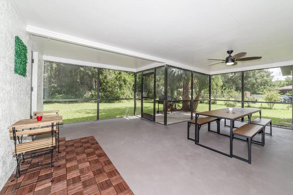 New 6min To 3 Sister Springs, Spacious, Fun With Game Holiday home *