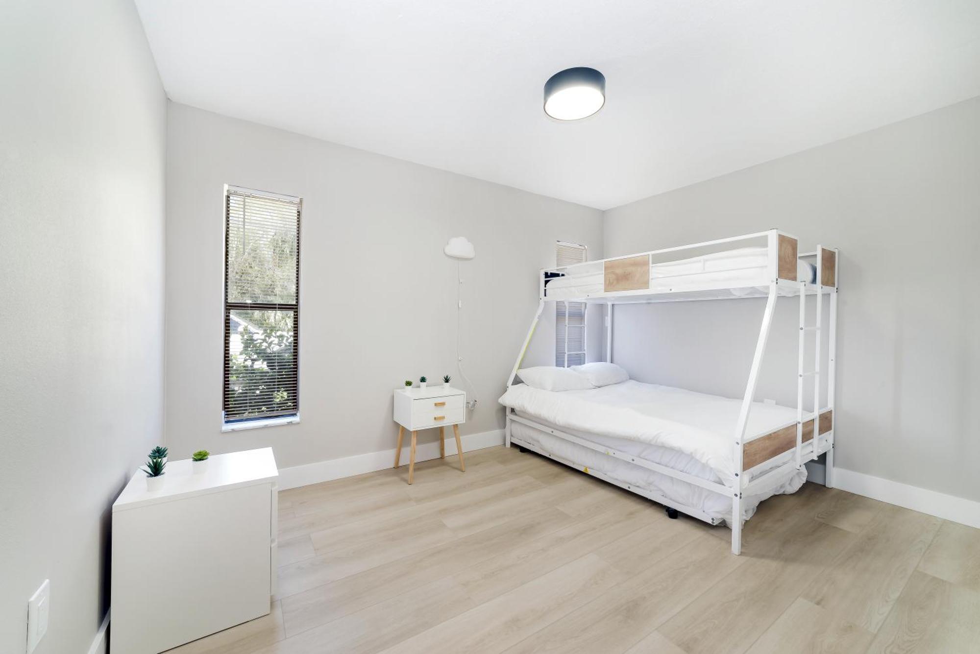 Holiday home New 6min To 3 Sister Springs, Spacious, Fun With Game *